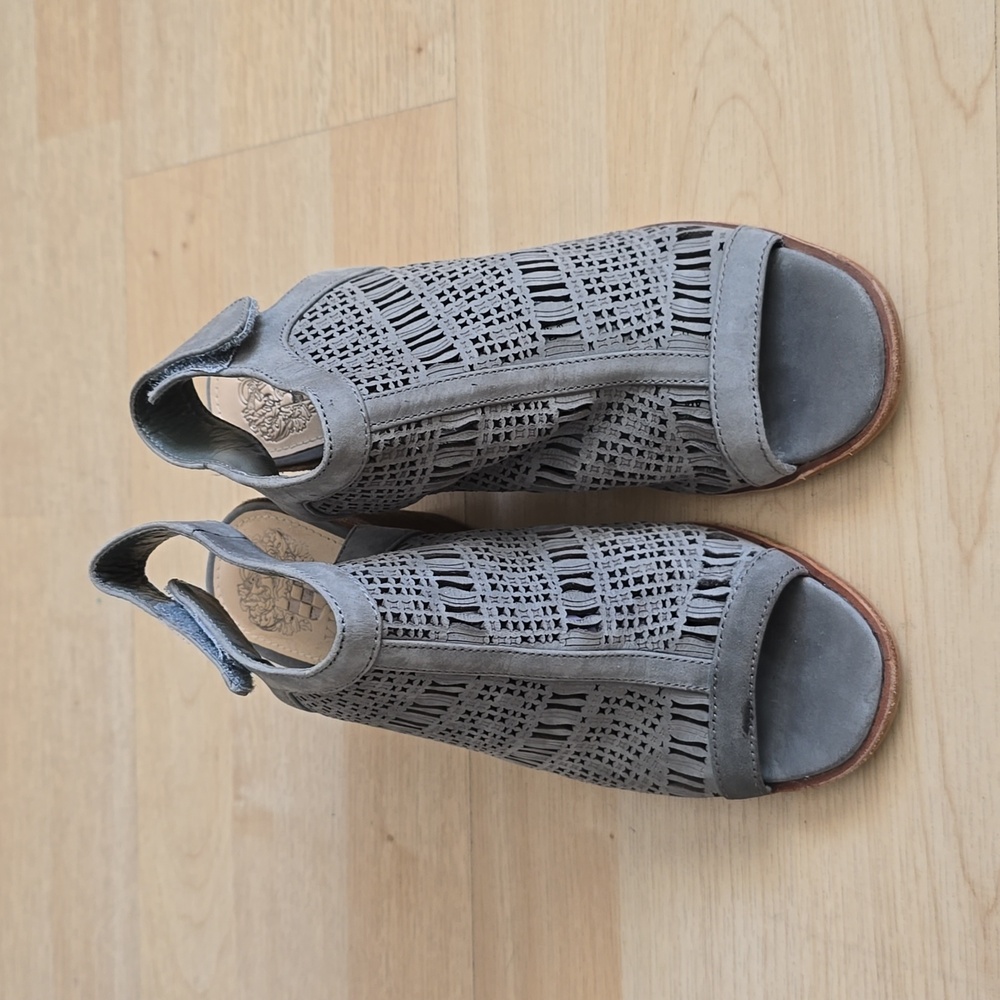 Vince Camuto Keannie Leather Open Toe Stacked Gray Block Heels Sandals Size 5M - Picture 6 of 10